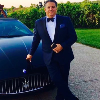 Husband, Father, #RealEstate #Investor #PoloPlayer #cigarlover #retail strategist, Consummate #Italian Works hard, plays harder #Ciao!