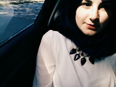 imkansiz bir aşk bu sen yoksun , icimdeki sen var fazlasiyla
yazdiriyor günbegün * gülüşübasucumda *