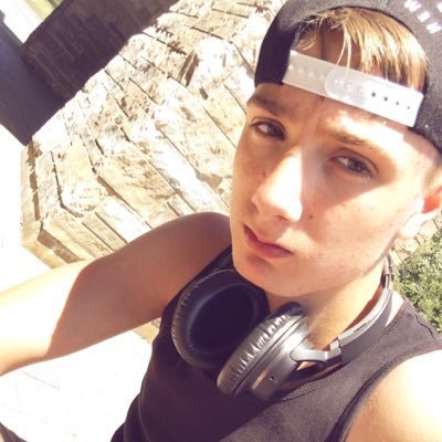 https://t.co/C5DxnCATAS bitte folgt meiner Seite und tretet meiner Gruppe bei wenn ihr Gamer seid und min Black ops 3 habt danke! yt YoutubeXBros