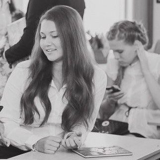 mariipahomov95's profile picture. 