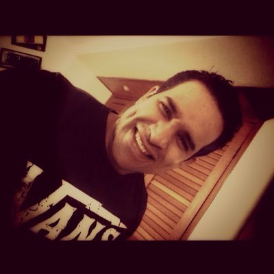 Jonas_lnu's profile picture. callar es de sabios, amar es de humanos, llorar es de valientes y perdonar es de humildes!!!