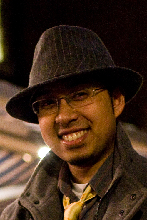 Random writer, erstwhile journalist of the gaming persuasion, cooker of cuisines and book bandit
