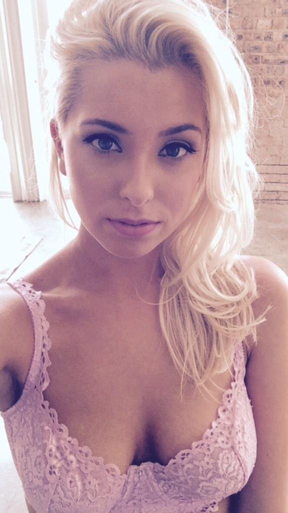 I'm free every day. I'm bi, but i like pussy more. 18+ please ➡ https://t.co/zOwYbiUiYY