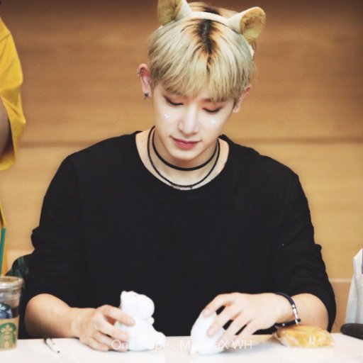 If your life doesn't contain a daily portion of awkwardness, man, you're not living a life ~LFF 

=========================

Never don't mind about a thing ~EXO