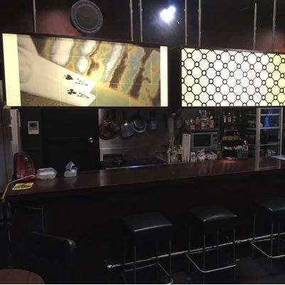 jetbarsakura's profile picture. JET Barです！  JET Barは京都西大路七条のサクラゲストハウス一階に併設されたBarで、お酒を飲みながら、テレビゲームやスポーツ観戦、ポーカーでわいわい楽しめます！