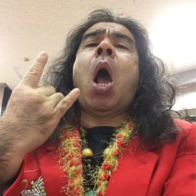 Kenちゃんこと城間健市です。沖縄で愛と平和のスーパーROCKヴォーカリストやってます。色んな所に1人で、機材引っ張ってツアーやってます。宜しくお願いします！ホームページも宜しくお願いします。https://t.co/JVVXSUBeRB ＊ライブ情報→ @Kenichi_Live69