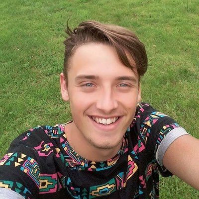 LeRoiDesPandas's profile picture. Amateur de femmes. Sociologue. Gentleman. Et sportif à ses heures perdues ...