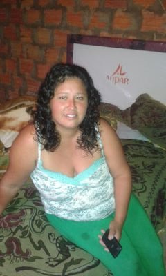 Soy muy humilde y sobre todo respetuosa con los demás sincera y me gusta q lo demás lo sean conmigo también,amo lo q tengo mi familia :-)