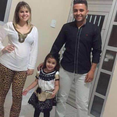 Casada, mãe de Sophia HAIR EXPERT E MAQUIADORA DA EMPRESA JANEIDE CABELEIREIRAS
