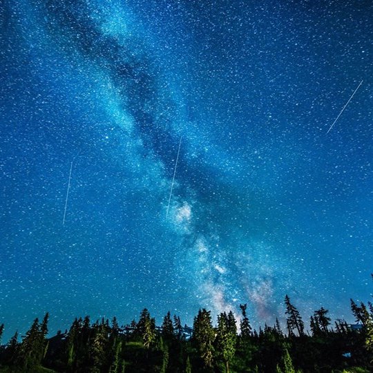 SkyVibes__'s profile picture. Sharing the prettiest skies from all over the world ☄✨⚡️☁️☁️