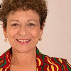 Médica, Professora aposentada da UERJ, ativista e feminista interseccional.