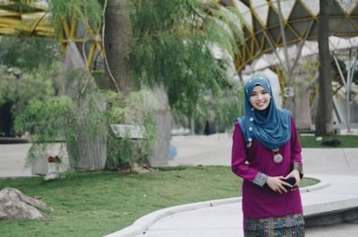 diinafarhana's profile picture. can't be defined by words