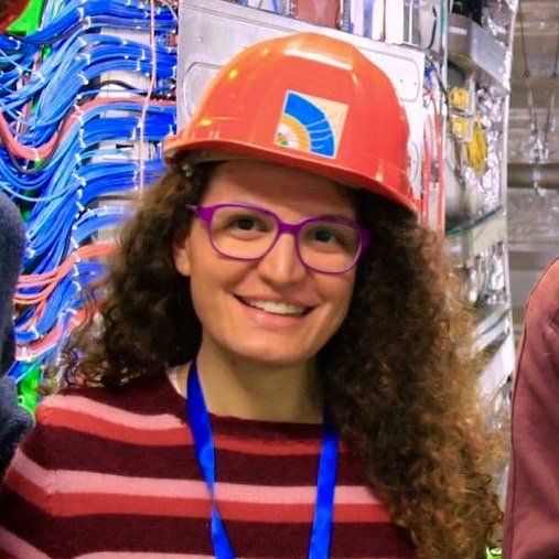 Studentessa di Fisica Nucleare, disegnatrice e pittrice.