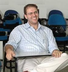 Consultor em Agronegócios e Coordenador de Pesquisa na Céleres Consultoria,  pós graduado em finanças e estratégias empresáriais na FAGEN - UFU