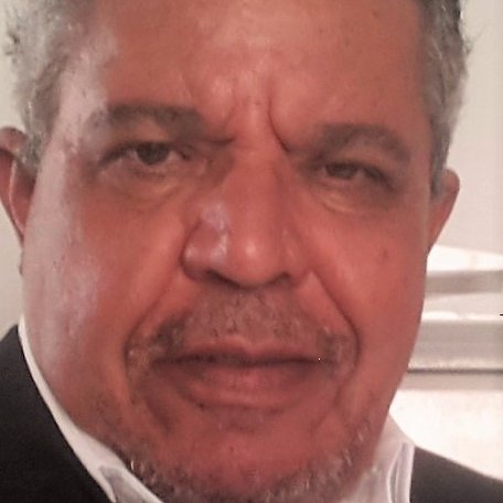 Formado em Direito pela UNIP (Universidade Paulista), Advogado, atuando nas àreas prev idenciária, familia. e atendimento em sua residência