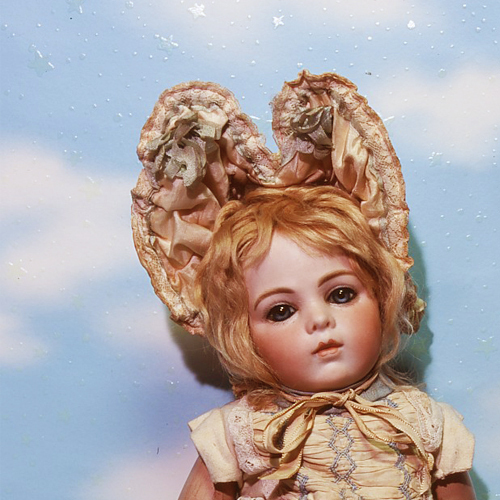 京都大原人形博物館・マリアの心臓。不定期で人形展開催。渋谷'11年秋閉館。 人形屋佐吉札幌本店'14閉店。 銀座'18年12月閉館。アンティーク人形/現代作家/球体関節人形(天野可淡・恋月姫・三浦悦子ほか、絵画(丸尾末広ほか)ティムバートン,マリリンマンソン他来館。※都内での展覧会は終了。次回展覧会9月13日〜京都にて