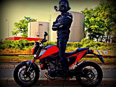 ApoteOzzeDuker's profile picture. Motard en Ktm Duke 690 à Paris !