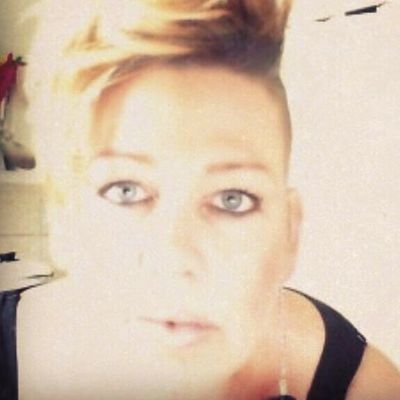 I think of myself as an intelligent, sensitive human being with the soul of a clown.... single mom... ❤