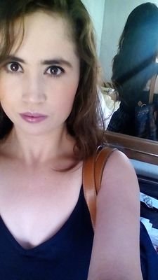 Ale950731's profile picture. Siempre pensando en futuro. Mirando hacia adelante. No nos quedemos atrapados en las nudos de aquel castillo que creamos sobre las nubes que se volvieron cuerda