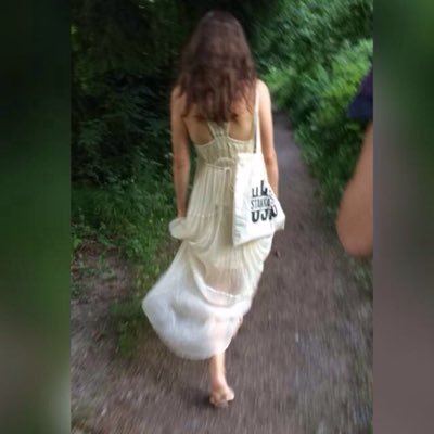 monmrie's profile picture. Ich würde nicht sagen, dass ich zu Gedankensprüngen neige, aber mein Arzt behau.. - oh, Schokokuchen!