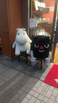 普段は真面目な眼鏡屋さん。でも、たまには息抜きもしたい人です。気軽に絡んでください。フォロー頂けましたらフォロバいたします。 たくさんお話して仲良くさせて頂けると嬉しいです☺️