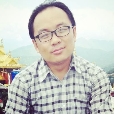 समय सापेक्ष आफुलाइ पनि ढाल्नुपर्दछ भन्ने मान्यता राख्दछु । हाम्रा भन्दा पनि राम्रालाइ प्रोत्साहन गरिनुपर्दछ भन्ने सिद्धान्त अगाल्दछु । बास्तबिकतामा रमाउदछु ।