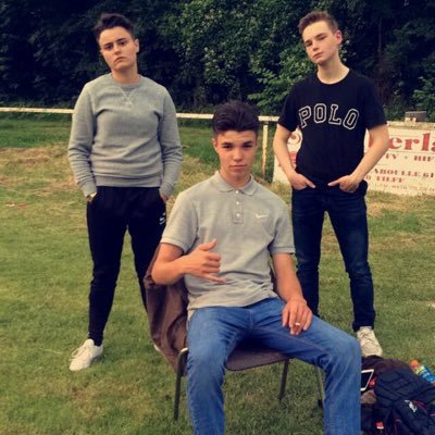 loic_firquet's profile picture. Il y a les et la famille d un coter , et les amies qui sont une famille