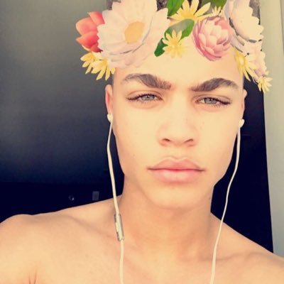 fckcdupcloud's profile picture. sometimes you gotta run away and begin a new life