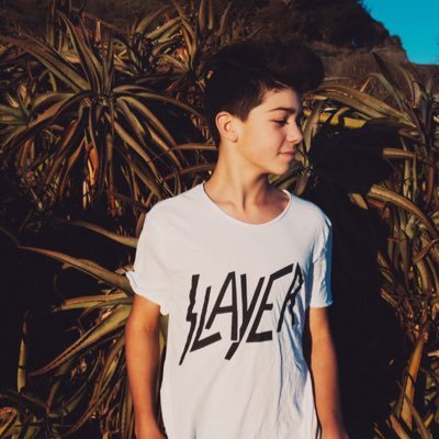 i tried to follow joeys girlfriend and it said edit profile follow my main @maia_sartorius