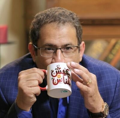 ‏‏‏طبيب نفسي وكاتب مصري يتبع من لم يمسك العصا من المنتصف.