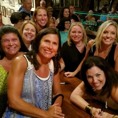 momoffourcuties's profile picture. 