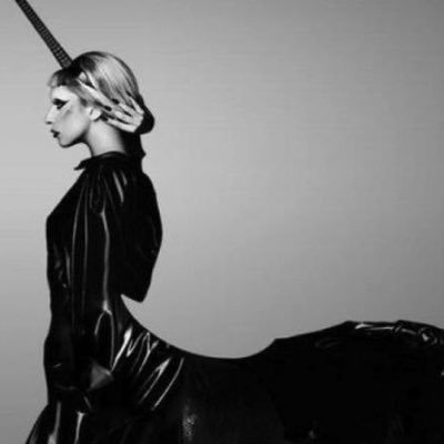 Elisabethrpg3's profile picture. vampire immortel ~ très extraverti ~ ne baisse les yeux devant personne ~ ancienne comtesse de l'hôtel cortez ~ bisexuel ~ nymphomane ~ ❤️