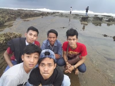 TediPermana_'s profile picture. Senyuman merupakan hal kecil yang dapat membuat hidup ini menjadi lebih mudah.