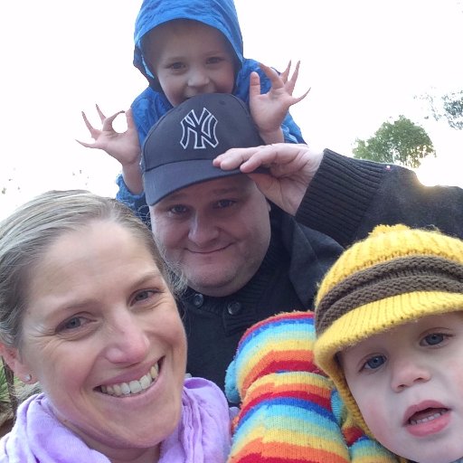 mel_law_smith's profile picture. Smiling while juggling