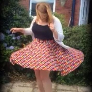 teacher, seamstress, dressmaker, lover of all things crafty, cheese-obsessive, wine-lover, 90s pop enthusiast, Scot, friend.