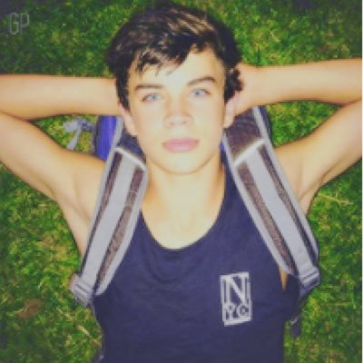 are you that girl who love Hayes Grier and Reeses?
