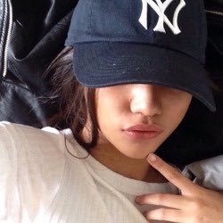 sluttycry's profile picture. 