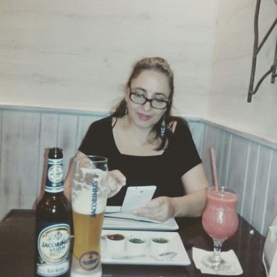 directora de cine,fotografa,madre y novia.