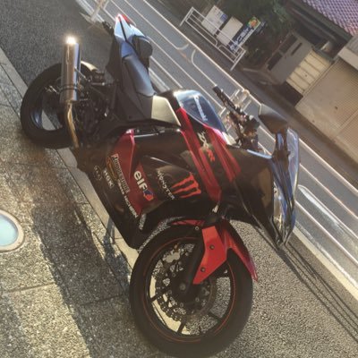 バイクが好きな学生の趣味垢です(^^)日々の出来事をお伝えして行けたらと思います。バイク乗りさん、ninja乗りさんと繋がりたい(｀_´)ゞ是非是非フォローお願いいたしますm(__)m