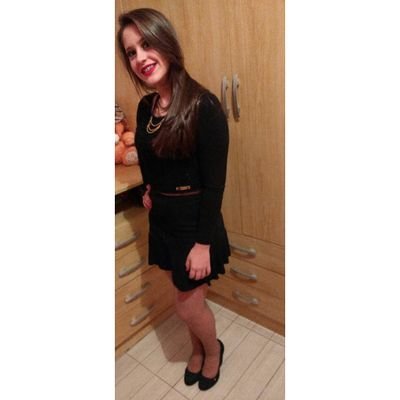 Gaúcha; 14 anos. 
Snap= Lau_simonetti;
 Instragram= Lau.simonetti_