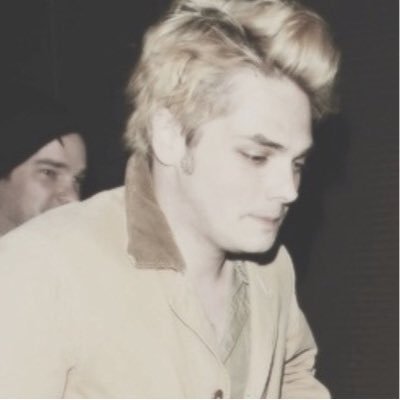 DemonGeeW's profile picture. { dмѕ | ѕιngle? | нιтмan }