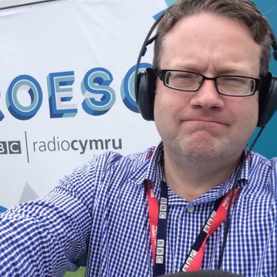Gohebydd BBC Cymru | Reporter BBC Wales | un o gyflwynwyr #drosginio a #boresul @BBCRadioCymru @BBCSounds