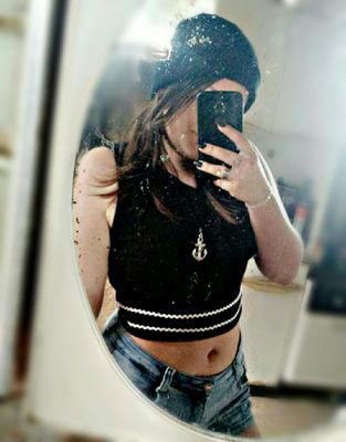 Cai fora mano, essa mina aqui é furada, só possui amor próprio ☀
Snap: Yasmin_Marins|Geminiana monamur ♊