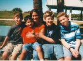 I'm a single mom of 3 Great sons Cj-15;Sean-13;Brandon-12 My nephew is like my 4th son (Corey-5). I love tats & Sports. Especially FOOTBALL.