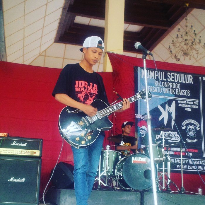 sigit_jegrig's profile picture. Instagram : @Sigitjegrig ||
Facebook : Sigit Jegrig||
Kalah BAGOS Menang KEREN
Kalah MAPAN Menang TAMPAN
Kalah TAHTA Menang MULTITALENTA