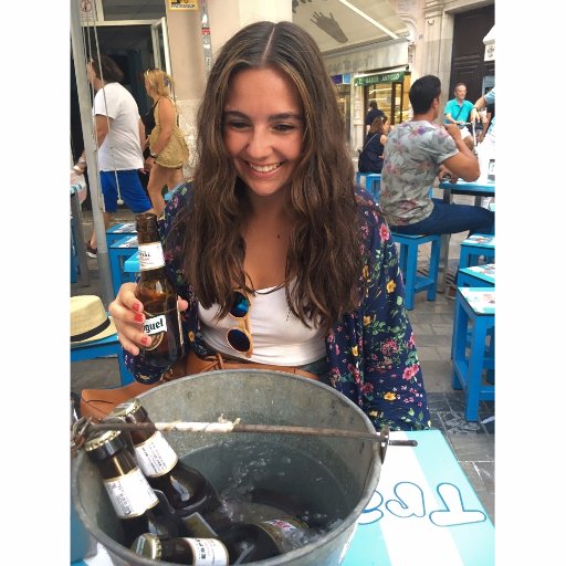 20. Estudiante de magisterio de Educación Infantil (UMA). Amante de la Semana Santa de Málaga. Las cosas de palacio van despacio❤