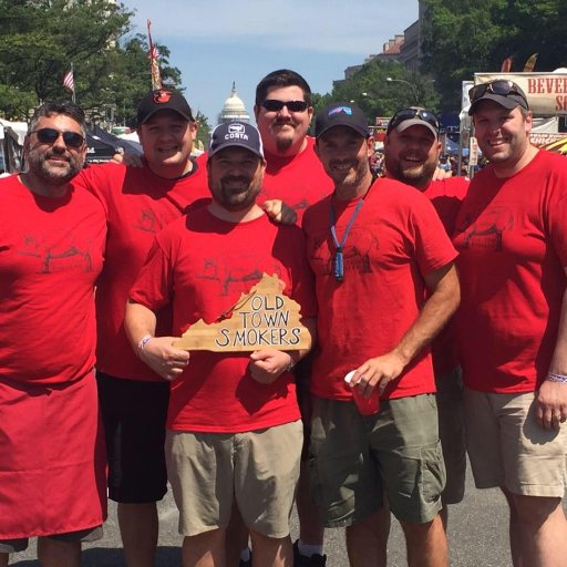 Competition Barbeque team in Old Town Alexandria.
Great Friends. Slow Cooking. Cold Beer.