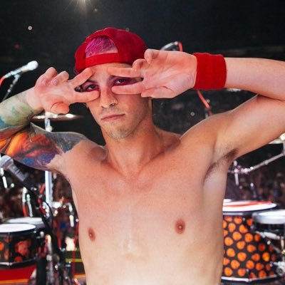 JoshDunProbabIy's profile picture. TØP fanboy. That's really it