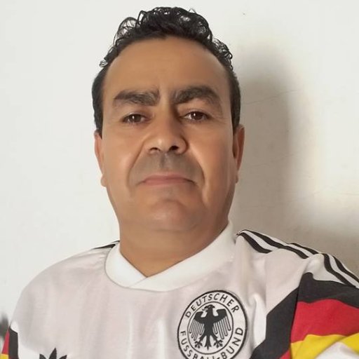 Remplir vos renseignements de profil aide à vous retrouver sur Twitter. Vous aurez plus de chances