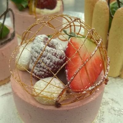 deliciously crafted cakes, desserts and patisseries for every occasion.